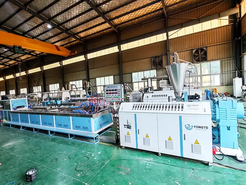 Dört Gözlü Plastik Profil Ekstrüzyon Hattının Dengesiz Ekstrüzyon Hızını Çözmek İçin Teknik Çözüm