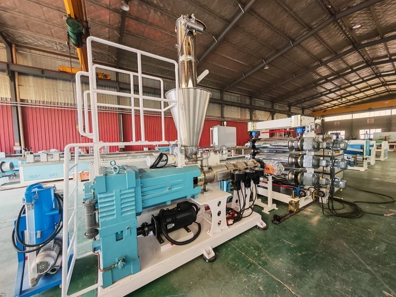 Çin Müşterisi İçin 600mm PVC Levha Ekstrüzyon Hattı