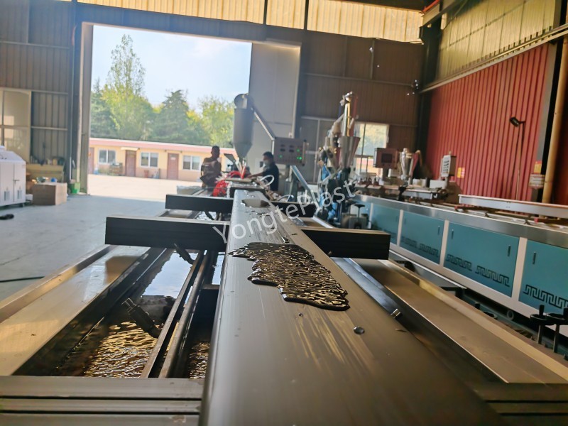 ​Avrupalı ​​Müşteri için Özel Plastik Kereste Yapma Makinesi