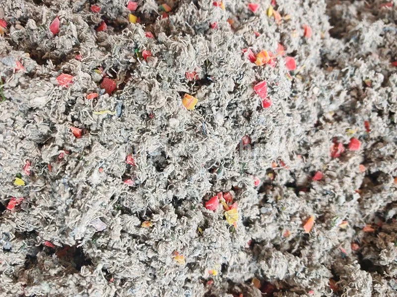 Atık Elbise ve Plastik Kompozit Makinasının Geri Dönüşümü