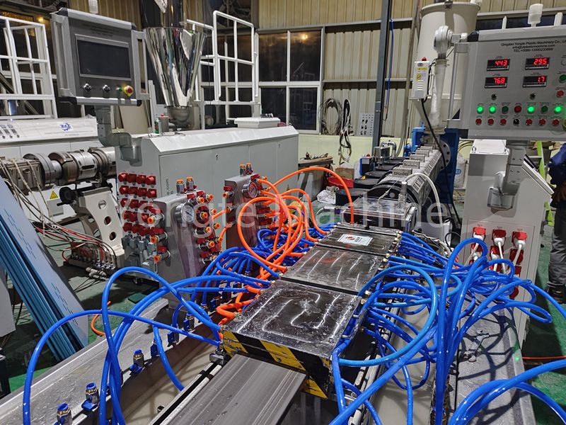 Atık Plastik Akış Kalıplama Makinesi